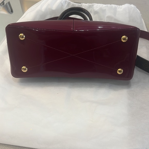 Louis Vuitton/vernis and monogram purse with strap and mirror - Picture 4 of 14